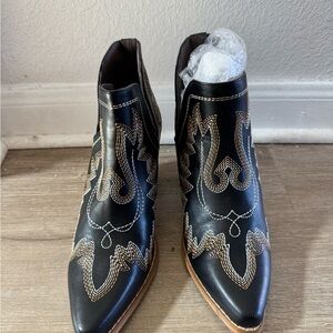Black Western Embroidered Men's Boots